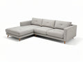 **Techniczny tytuł w języku polskim: Sofa narożna z szarego materiału z drewnianymi nóżkami**
