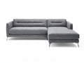 **Tytuł techniczny w języku polskim: Nowoczesna szaro-skalna sofa narożna z podłokietnikami**